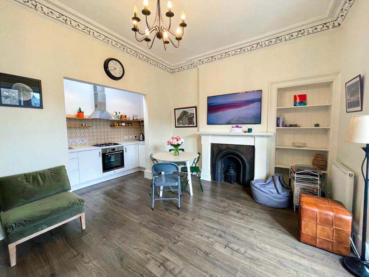 Open Plan 2 Bed Apt, Near Edinburgh Castle Lägenhet Exteriör bild